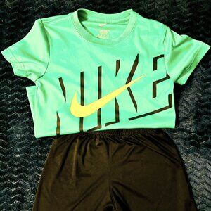 Boys Nike Set Kids size LG (6/7)